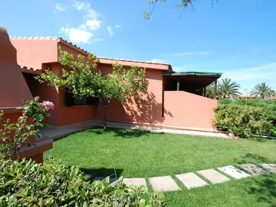 Giardino di Apartment Marrone-1 by Interhome