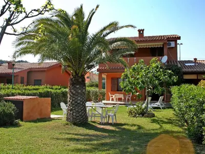 Giardino di Apartment Marrone-7 by Interhome