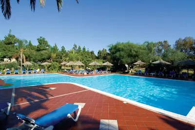 Piscina di Superb Residence Baia delle Palme Studio Mono 2 o nelle vicinanze