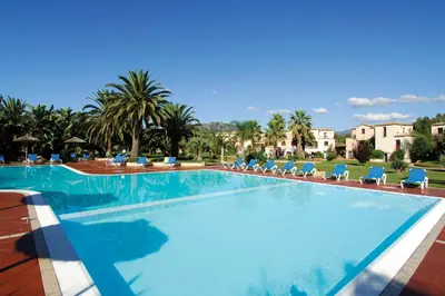 Piscina di Superb Residence Baia delle Palme Studio Mono o nelle vicinanze