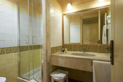 Bagno di Tranquil Lantana Resort Hotel and Apartments 1 Bedroom room apartment sleeps 5