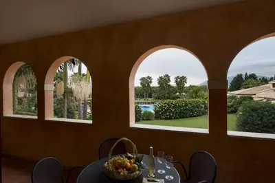 Giardino di Tranquil Lantana Resort Hotel and Apartments 1 Bedroom room apartment sleeps 5