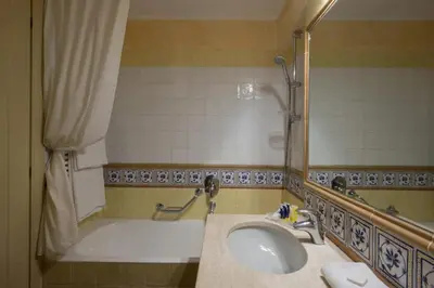 Bagno di Tranquil Lantana Resort Hotel and Apartments 1 Bedroom room apartment sleeps 5