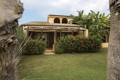 Giardino di Tranquil Lantana Resort Hotel and Apartments 1 Bedroom room apartment sleeps 5