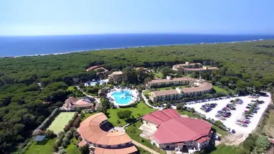 Piscina di Hotel with swimming-pool in Arborea just 600 meters from the sea o nelle vicinanze