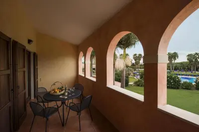 Piscina di Tranquil Lantana Resort Hotel Apartments 1 Bedroom room apartment sleeps 5 per o nelle vicinanze