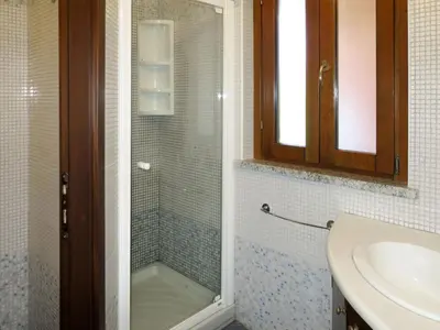 Bagno di Holiday Home Rei Sole - REI302 by Interhome