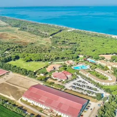 Hotel with swimming pool in Arborea just 650 meters from the sea