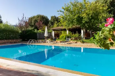 Piscina di Residenza Melissa, appartamenti o nelle vicinanze