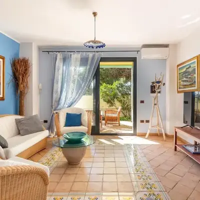 Villa Ray - Front row beachfront with garden