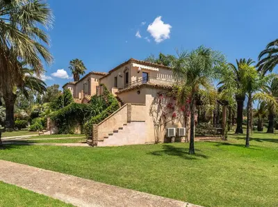 Giardino di Modern house in a peaceful residence