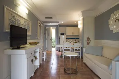 TV o dispositivi per l'intrattenimento presso Lantana Resort Hotel&Apartments
