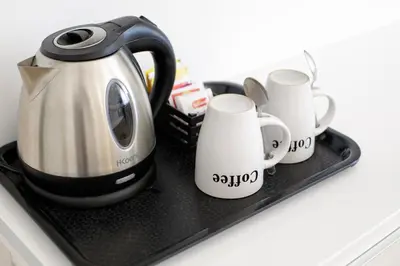 Set per la preparazione di tè e caffè presso Bluemoon Sardinia