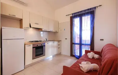 Cucina o angolo cottura di 1 Bedroom Stunning Apartment In Costa Rei -Ca-